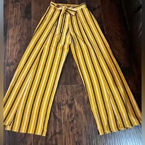 Size Small wide leg w/ slit dress pants